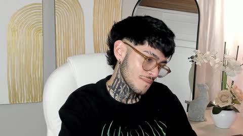 Snapshot of mihailleroy chatting on 01-21-25, 11:24 MIHAIL LEROY finally independent model online show from 01-21-25, 11:24