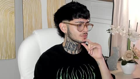 Snapshot of mihailleroy chatting on 01-22-25, 02:26 MIHAIL LEROY finally independent model online show from 01-22-25, 02:26