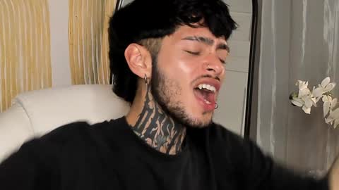 Snapshot of mihailleroy chatting on 02-04-25, 02:49 MIHAIL LEROY finally independent model online show from 02-04-25, 02:49