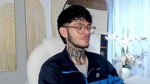 Snapshot of mihailleroy chatting on 02-20-25, 01:25 MIHAIL LEROY finally independent model online show from 02-20-25, 01:25