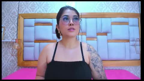 Mia  online show from 11-02-25, 12:07