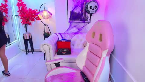 Miia online show from 10-29-25, 07:48