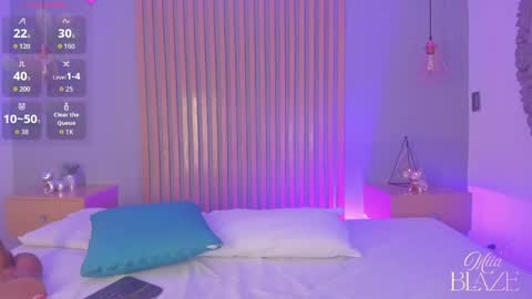 Mia online show from 04-23-26, 01:46