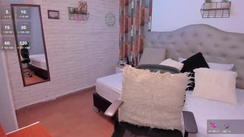 Mia Jhones online show from 01-24-25, 11:34