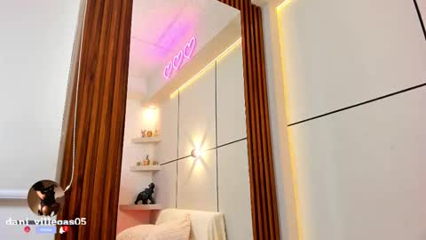 Snapshot of miia_parker_ chatting on 10-23-25, 01:32    online show from 10-23-25, 01:32