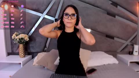 Snapshot of miia_reeves_ chatting on 10-02-25, 12:12 Mia online show from 10-02-25, 12:12