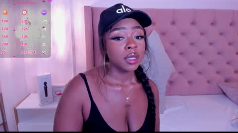 Snapshot of miia_schwarz chatting on 01-14-25, 01:36 Miia Schwarz  online show from 01-14-25, 01:36