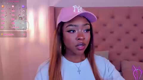 Snapshot of miia_schwarz chatting on 09-20-25, 01:17 Miia Schwarz  online show from 09-20-25, 01:17