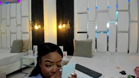 Snapshot of miia_schwarz chatting on 10-01-25, 09:21 Miia Schwarz  online show from 10-01-25, 09:21