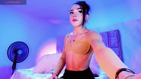 Snapshot of miia_sophia chatting on 12-15-25, 08:40 online show from 12-15-25, 08:40