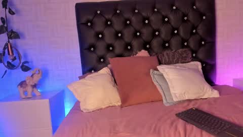 Mia online show from 02-26-25, 11:15