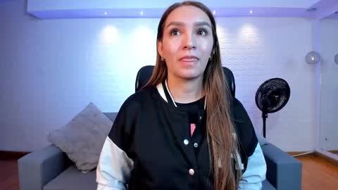 Miia 3 online show from 09-10-25, 12:16