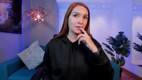 Miia 3 online show from 02-10-26, 12:09