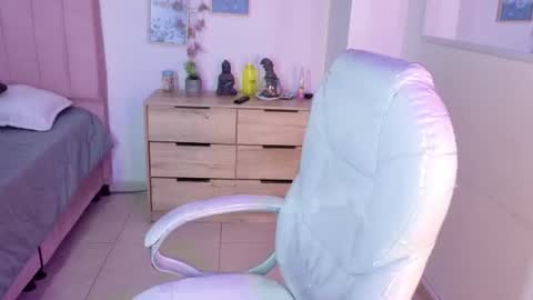 M I I A     online show from 06-20-26, 10:34