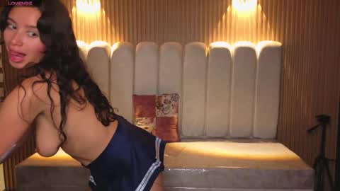 Snapshot of miiaa_evans1 chatting on 12-19-25, 07:43 miiaa_evans1 online show from 12-19-25, 07:43