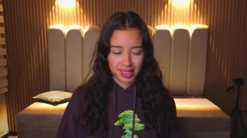 Snapshot of miiaa_evans1 chatting on 12-21-25, 11:39 miiaa_evans1 online show from 12-21-25, 11:39