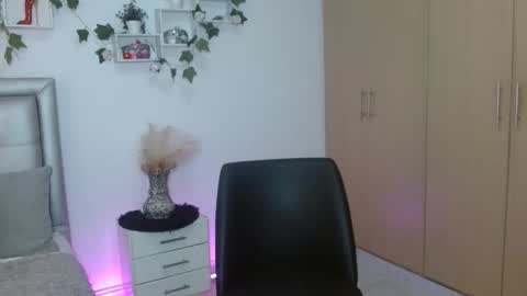 miiaa_k online show from 04-27-26, 09:40