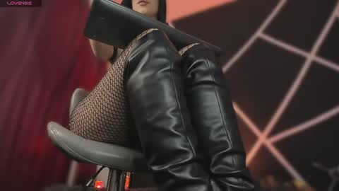 Snapshot of miiaa_stone chatting on 06-14-26, 02:20 miiaa stone online show from 06-14-26, 02:20