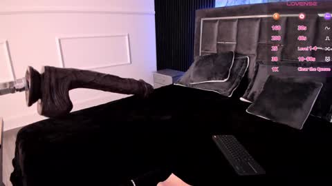 Mia Monroe online show from 01-20-25, 10:59