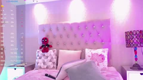 Snapshot of miilu_dancer_ chatting on 09-26-25, 09:30 Lucii online show from 09-26-25, 09:30