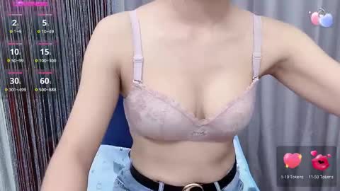 Snapshot of miixuuee chatting on 10-12-25, 12:20 Ema online show from 10-12-25, 12:20