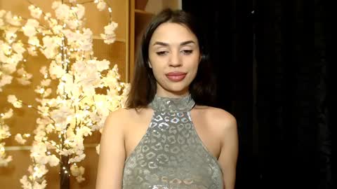 Mika online show from 12-23-24, 04:50