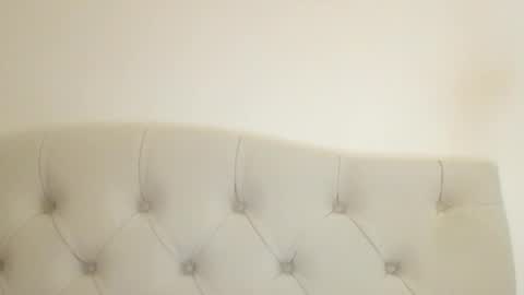 Mika online show from 09-19-25, 08:49