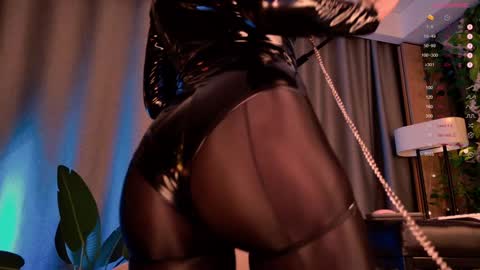 mika_moon_ online show from 01-08-25, 12:49