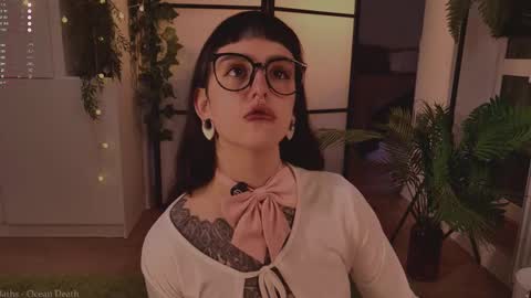 mika_moon_ online show from 11-13-25, 04:39