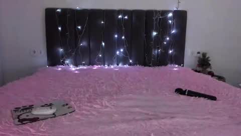 Mika online show from 12-25-24, 11:10