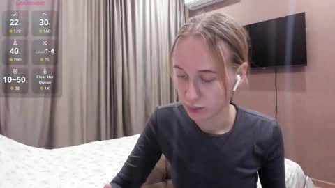 Mika online show from 11-23-25, 11:15