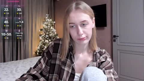 Mika online show from 12-18-25, 11:33