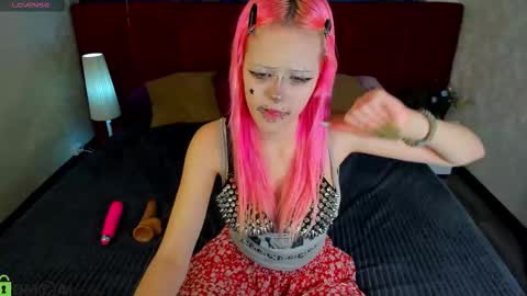 Mika online show from 03-21-26, 08:19