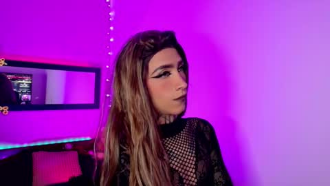 Snapshot of mikaelarangel chatting on 11-16-25, 12:38 mikaelarangel online show from 11-16-25, 12:38