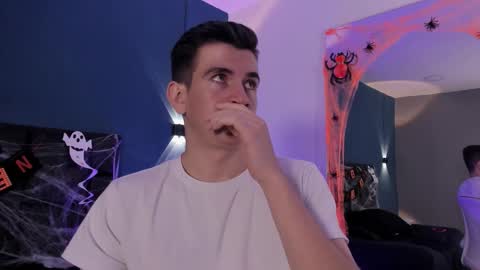 mikael online show from 10-31-25, 04:24