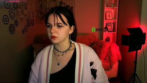 Snapshot of mikameovv chatting on 11-23-25, 02:28 Mika online show from 11-23-25, 02:28