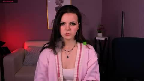 Snapshot of mikameovv chatting on 12-01-25, 08:03 Mika online show from 12-01-25, 08:03