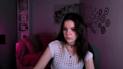 Snapshot of mikameovv chatting on 12-05-25, 12:14 Mika online show from 12-05-25, 12:14