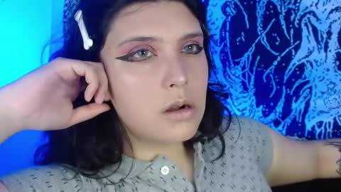 Mika online show from 09-09-25, 04:23