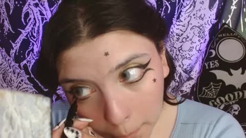 Mika online show from 09-27-25, 05:23