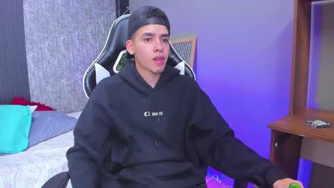 Mike 0233 online show from 03-06-25, 03:57