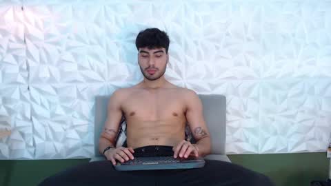 Snapshot of mike_collim chatting on 01-24-25, 05:53 Mike online show from 01-24-25, 05:53