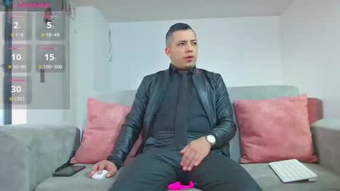 Snapshot of mike_fetish_ chatting on 03-12-26, 12:11 Im Mike online show from 03-12-26, 12:11