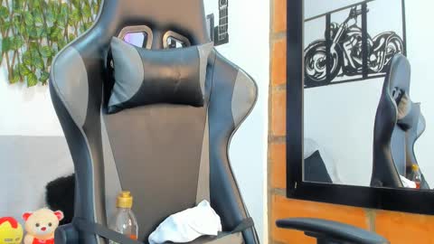 Snapshot of mike_kilian1 chatting on 02-13-25, 02:09 mike kilian1 online show from 02-13-25, 02:09