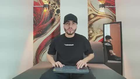 Snapshot of mike_kurtt chatting on 12-17-25, 09:32 MIKE online show from 12-17-25, 09:32