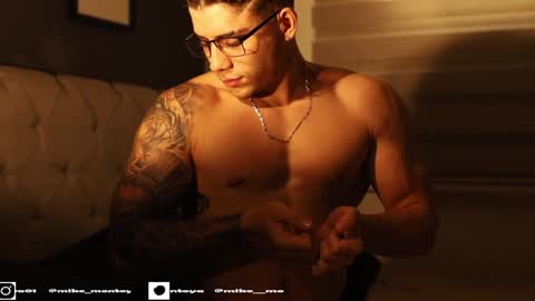 Snapshot of mike_montoya chatting on 12-16-24, 03:54 Mike Montoya online show from 12-16-24, 03:54