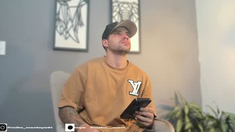 Snapshot of mike_montoya chatting on 02-02-25, 02:17 Mike Montoya online show from 02-02-25, 02:17