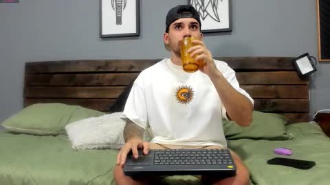 Snapshot of mike_montoya chatting on 09-16-25, 03:18 Mike Montoya online show from 09-16-25, 03:18