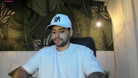 Snapshot of mike_montoya chatting on 09-20-25, 04:02 Mike Montoya online show from 09-20-25, 04:02