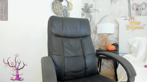 Snapshot of mike_montoya chatting on 10-25-25, 05:37 Mike Montoya online show from 10-25-25, 05:37